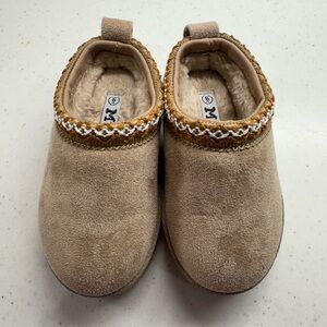 Mudd Tan Toddler Slippers with Cozy Lining